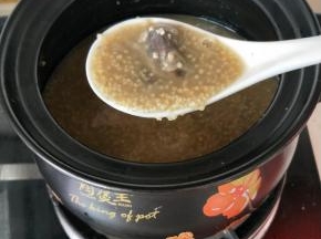 闻起来有股草果和米的清香。