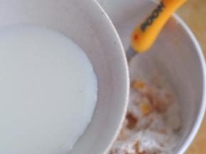 加入牛奶。