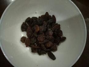 称40克葡萄干。