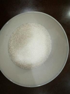 称好120克糖备用。