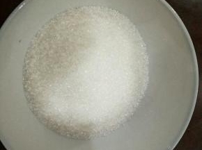 称好120克糖备用。