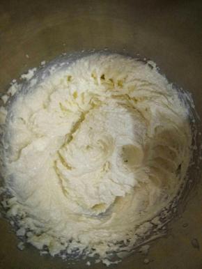 这是加完全部白砂糖之后的黄油。