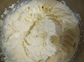 这是加完全部白砂糖之后的黄油。