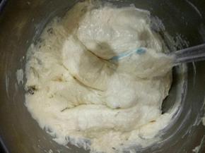 最后加入1/3拌匀。这是加完全部低粉后的状态。