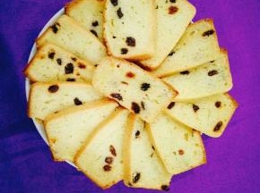 冷却后，切片装盘享用。