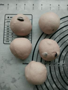 将面团分成5等份，再静置10分钟。