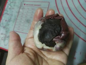 像包汤圆一样包起来，多余的剂子可以拧掉