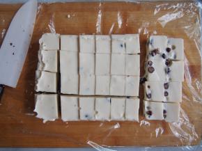 尽快食用哦，放到太热的地方会融化的。