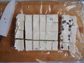 尽快食用哦，放到太热的地方会融化的。