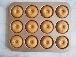 烤箱预热至160度，中层上下火，20分钟左右即可。