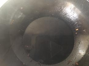 将锅内的油继续加热