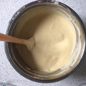 翻拌完全的蛋糕糊