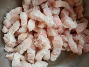 入冷水，焯一下，沥净水份