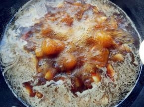 大火收汁，汤汁要留出少许拌饭，也可根据个人喜好搭配焯水的青菜一起吃