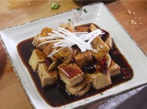 摆上葱白丝即可