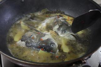 大家可以根据自己的口味，调配不同量的料，口味较重的可以多放点小米辣和仔姜