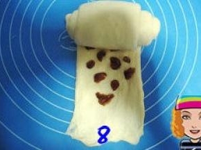 由上至下卷起，底边压薄；