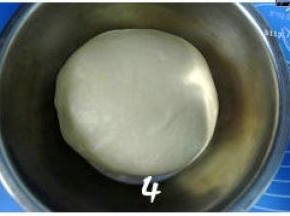 收入容器中，盖上保鲜膜放温暖处发酵；