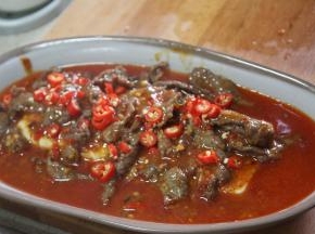 浇在盛豆腐的盘中