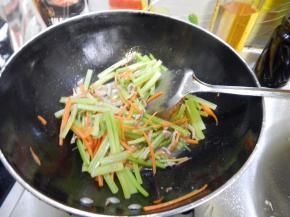 一直不停的翻炒