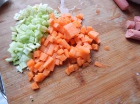 材料清洗干净切好