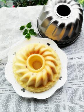 烤好后，取出，倒扣脱模即可。