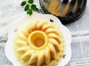 烤好后，取出，倒扣脱模即可。