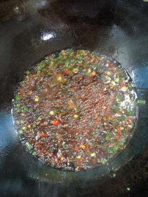 加入半碗开水煮开！（记得是开水哦，千万不要放冷水！）