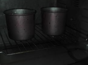 入预热好的烤箱中，中下层，170度，60分钟