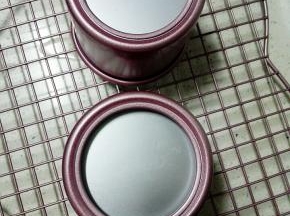 烤好后，取出在桌面振一下，倒扣