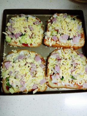 最后撒一层厚厚的马苏里拉