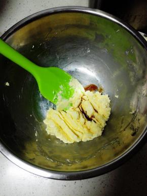 加入香草精，搅打至顺滑