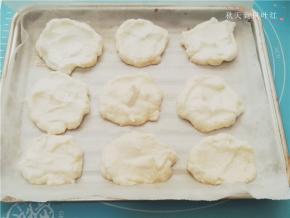 放入预热好的100度烤箱内，再调至95度，烘烤1.5小时左右。