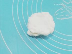 然后再盖上一块蛋白；