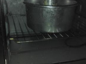 放入预热好的烤箱，180度，中层，上下管，50分钟