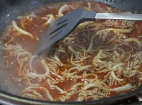 下备好的牛肚煮一分钟