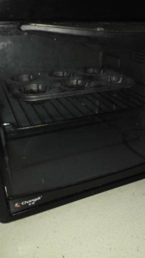 将模具放入预热好的烤箱内，中层，上下管，190度，15分钟