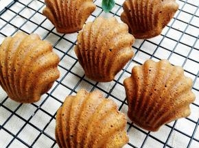 烤好后，取出，倒扣脱模即可