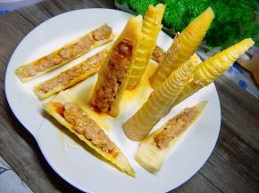 煮好的汁泼至菜上