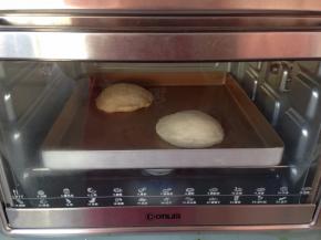 放入烤箱，再放置一碗热水，选择发酵功能，发酵40分钟