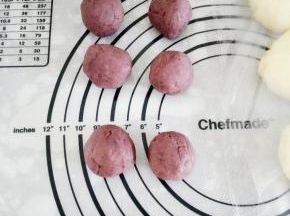 此时准备豆沙馅，25克一个