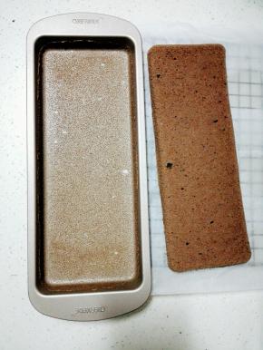 烤好后，倒扣即可脱模，冷却