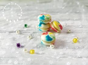 柠檬夹馅味酸，正好中和马卡龙的甜