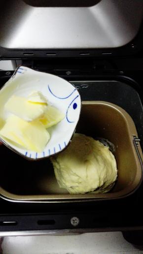 加入软化后的黄油