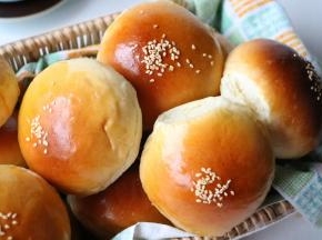 超级绵软的餐包，直接吃或者抹上果酱，都不错