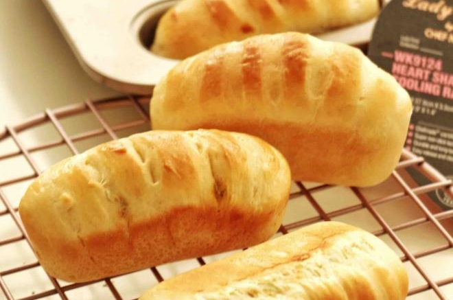 肉松香葱小餐包