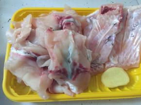 鱼肉切成薄片，我是让卖家帮我切的，所以就省去这一步