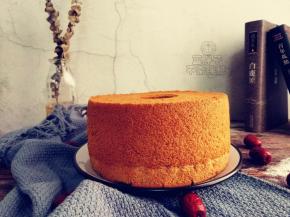 可以借助脱模刀，或者手工脱模。