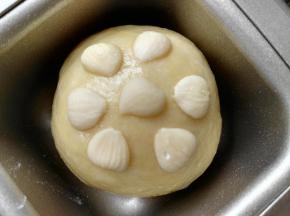 放上几片杏仁片也是很好吃的哦
