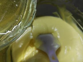 最后加入冷却至常温的吉利丁液，搅打至均匀，即为慕斯液